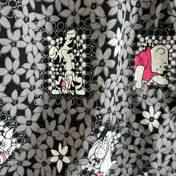 Scrub Top Disney Pooh and Friends Small - Picture 3 of 4